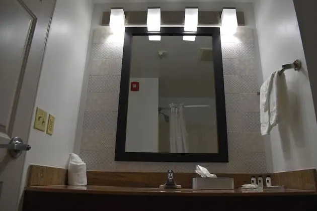 Oda, 2 Büyük (Queen) Boy Yatak, Engellilere Uygun, Sigara İçilmez