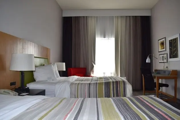 Oda, 2 Büyük (Queen) Boy Yatak, Sigara İçilmez