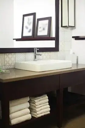 Oda, 1 En Büyük (King) Boy Yatak, Engellilere Uygun, Sigara İçilmez