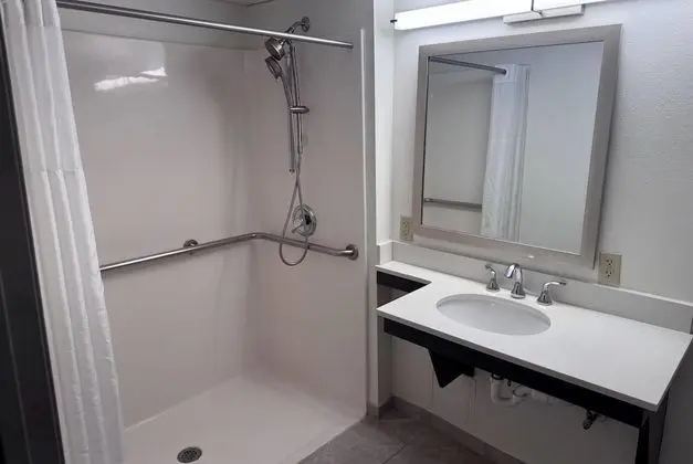 Engellilere uygun banyo