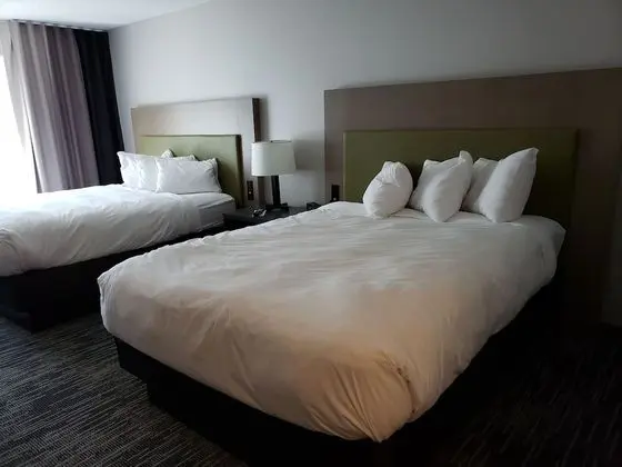 Oda, 2 Büyük (Queen) Boy Yatak, Engellilere Uygun, Sigara İçilmez