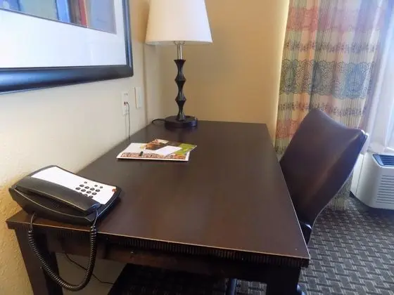 Oda, 2 Büyük (Queen) Boy Yatak, Engellilere Uygun, Sigara İçilmez (Roll-in Shower)