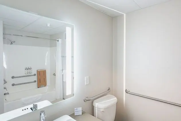 Standard Oda, 1 En Büyük (King) Boy Yatak, Engellilere Uygun (Mobility, Access Tub)