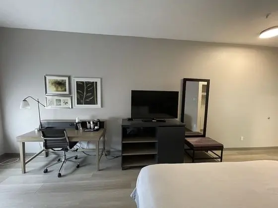 Oda, 1 En Büyük (King) Boy Yatak, Engellilere Uygun, Sigara İçilmez