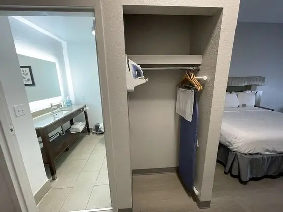 Oda, 1 En Büyük (King) Boy Yatak, Engellilere Uygun, Sigara İçilmez