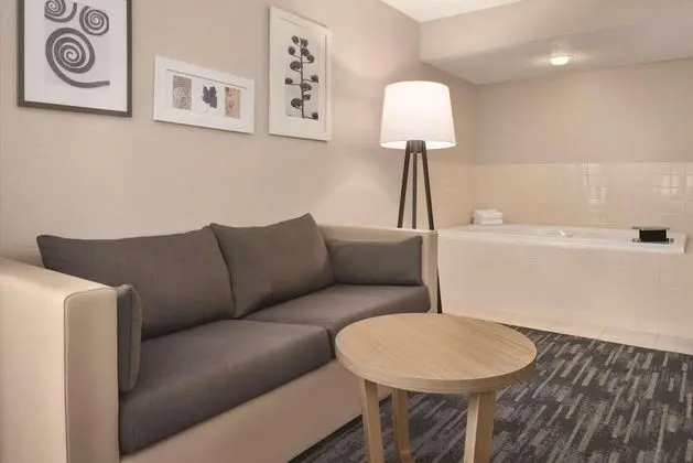 Süit, 1 En Büyük (King) Boy Yatak, Sigara İçilmez, Sıcak Su Küveti