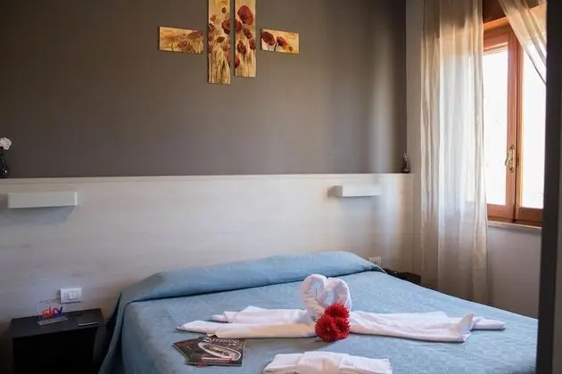 Büyük Yataklı Tek Kişilik Oda