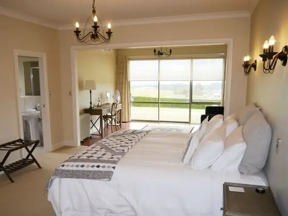 Tek Büyük veya İki Ayrı Yataklı Oda, Göl Manzaralı (Whangamata Room)