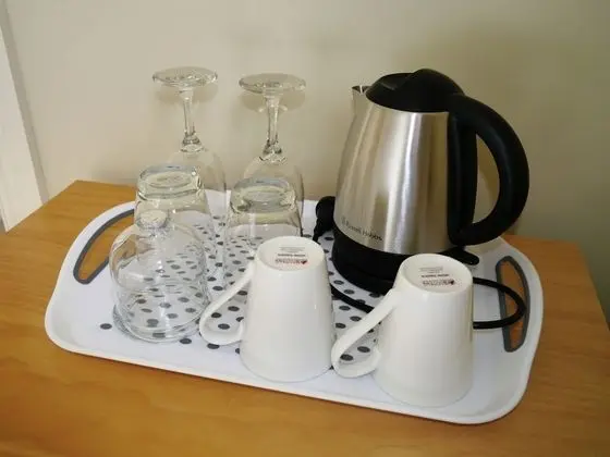 Tek Büyük Yataklı Oda, Göl Manzaralı (Karangahape Room)