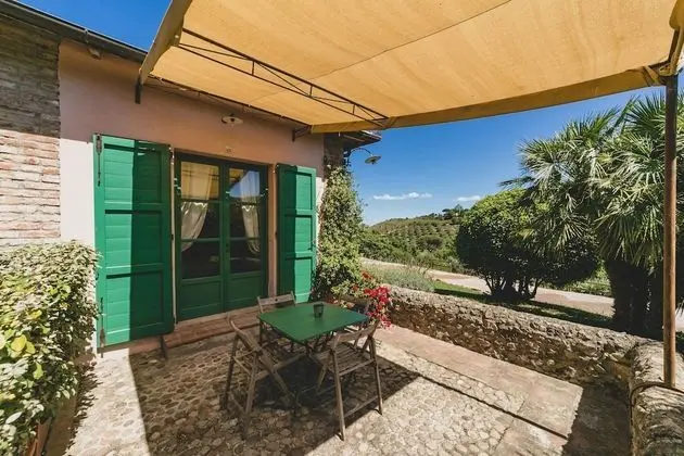 Üç Kişilik Oda, Veranda