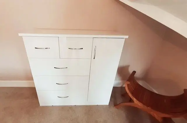 İki Ayrı Yataklı Oda, Ortak Banyo