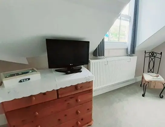 İki Ayrı Yataklı Oda, Ortak Banyo
