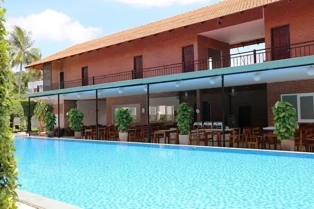 Deluxe Üç Kişilik Oda, Havuz Manzaralı