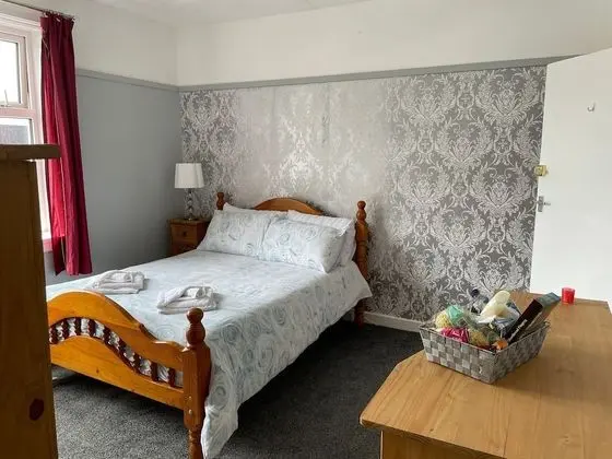 Tek Büyük Yataklı Oda, Ortak Banyo