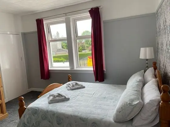 Tek Büyük Yataklı Oda, Ortak Banyo