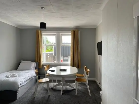 Tek Büyük Yataklı Oda, Ortak Banyo