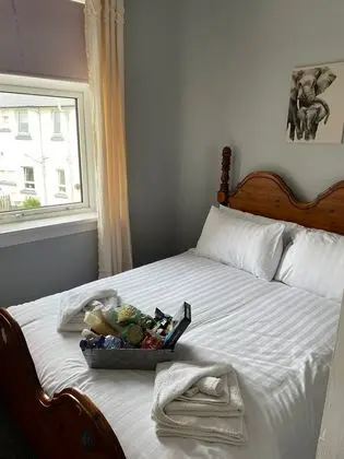 Tek Büyük Yataklı Oda, Ortak Banyo