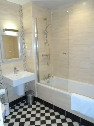 Standard Süit, Banyolu/Duşlu
