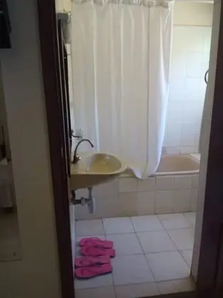 Büyük Yataklı Tek Kişilik Oda