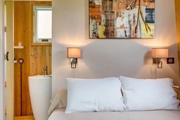 Tek Büyük Yataklı Oda (Lovely Cosy)