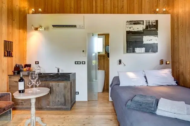 Tek Büyük Yataklı Oda (Metal Glam )