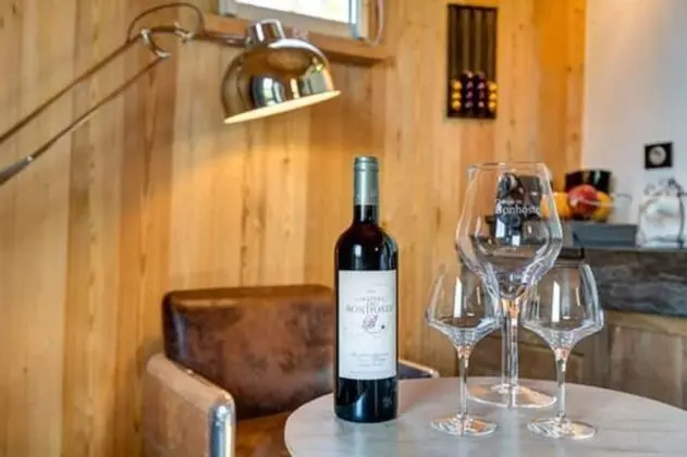 Tek Büyük Yataklı Oda (Metal Glam )