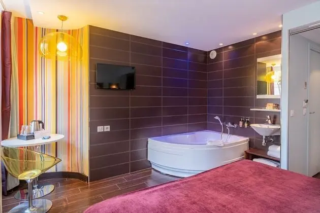Premium Tek Büyük Yataklı Oda
