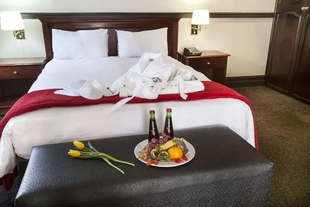 One Bedroom Twin Suite