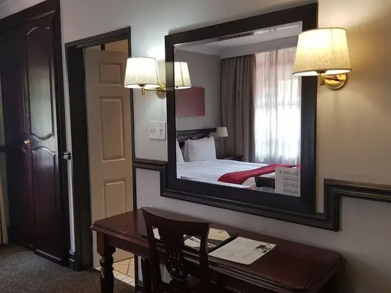 One Bedroom Twin Suite