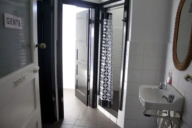 Tek Büyük Yataklı Oda, Ortak Banyo