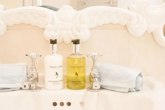 Luxury Tek Büyük Yataklı Oda, 1 En Büyük (King) Boy Yatak (Black Room)
