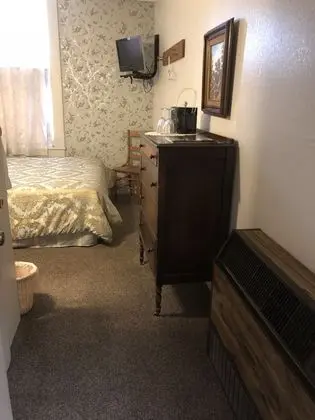 Oda (Room #8, Queen Bed)