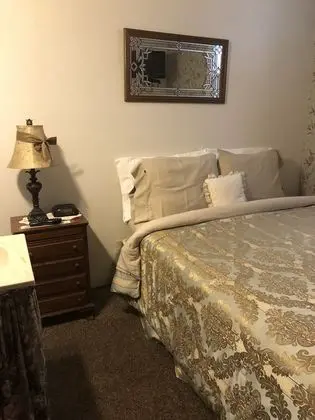 Oda (Room #8, Queen Bed)