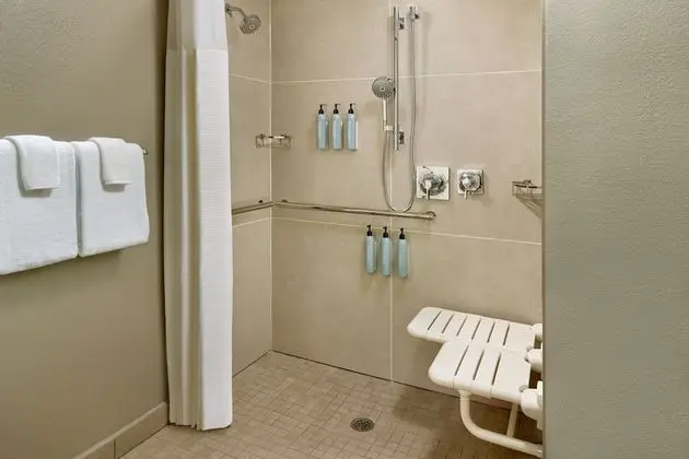 Oda, 2 Çift Kişilik Yatak (Mobility/Hearing Access, Roll-In Shwr)
