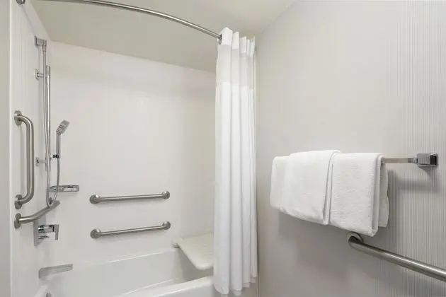 Oda, 2 Büyük (Queen) Boy Yatak, Sigara İçilebilir (Mobility/Hearing Accessible, Tub)