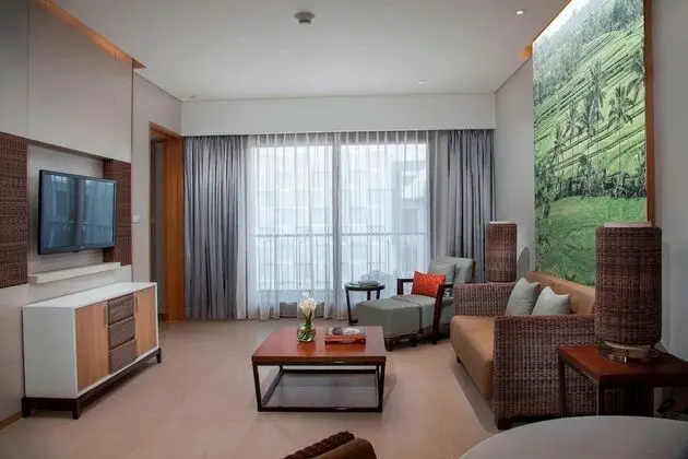 Süit, 2 Yatak Odası, Balkon, Havuz Manzaralı