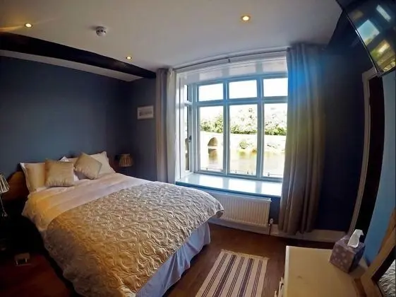 Tek Büyük Yataklı Oda (River View)