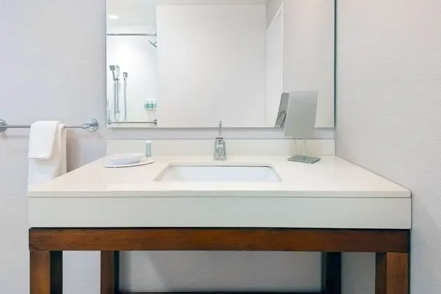 Oda, 1 En Büyük (King) Boy Yatak (Mobility Accessible, Roll-In Shower)