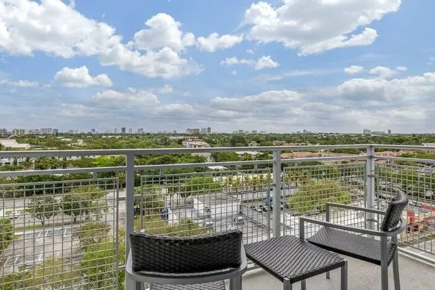 Oda, 1 En Büyük (King) Boy Yatak ve Çekyat, Sigara İçilmez, Balkon