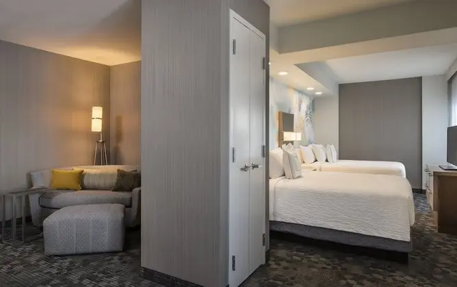 Oda, 2 Büyük (Queen) Boy Yatak