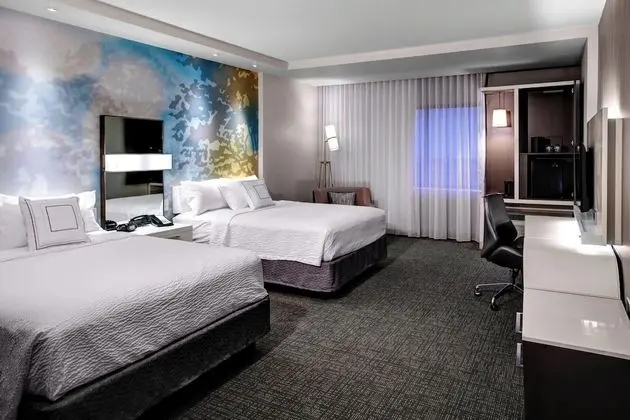 Oda, 2 Büyük (Queen) Boy Yatak