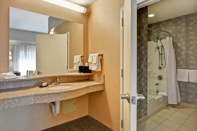 Oda, 2 Büyük (Queen) Boy Yatak (Mobility/Hearing Accessible, Tub)