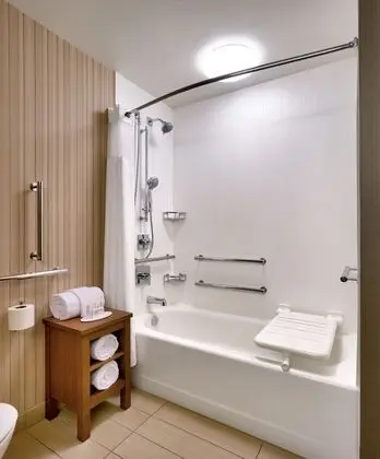Oda, 2 Büyük (Queen) Boy Yatak (Mobility Accessible, Tub)