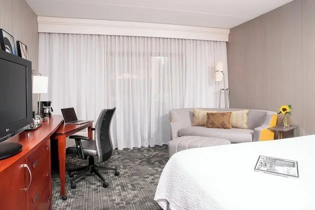 Oda, 1 En Büyük (King) Boy Yatak ve Çekyat (Mobility Accessible, Tub)