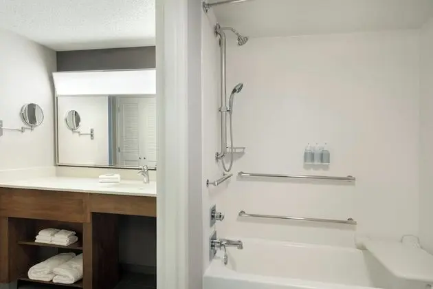 Engellilere uygun banyo