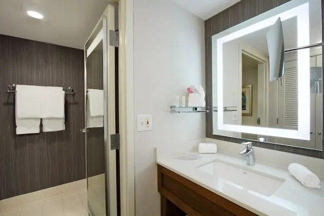 Oda, 2 Büyük (Queen) Boy Yatak, Balkon (Mobility/Hearing Accessible, Tub)