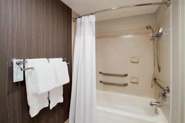 Oda, 2 Büyük (Queen) Boy Yatak, Balkon (Mobility/Hearing Accessible, Tub)