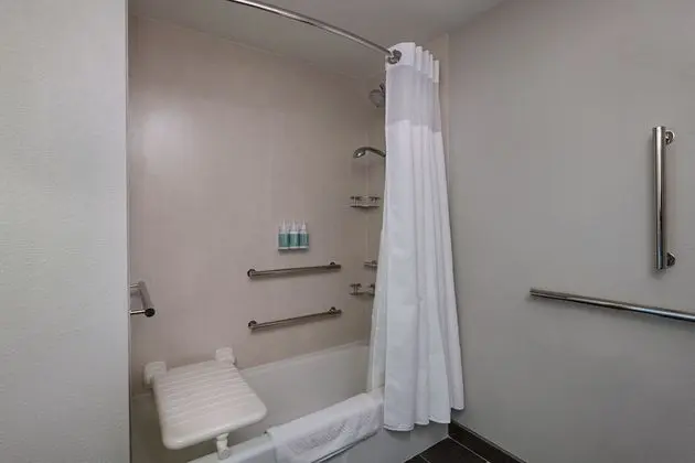Oda, 2 Büyük (Queen) Boy Yatak (Mobility Accessible, Tub)