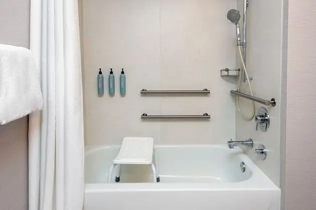 Oda, 2 Büyük (Queen) Boy Yatak (Mobility/Hearing Accessible, Tub)