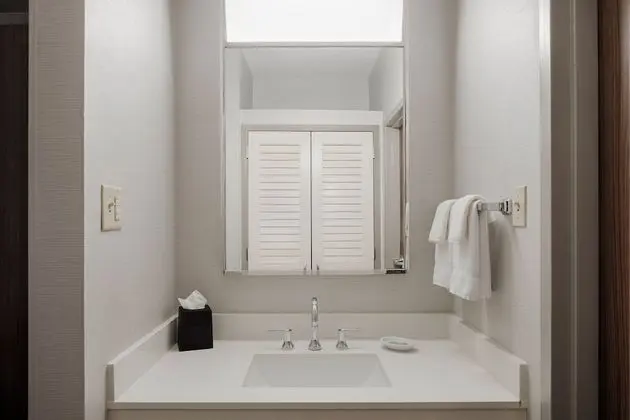 Deluxe Oda, 2 Büyük (Queen) Boy Yatak (Mobility Accessible, Roll-In Shower)